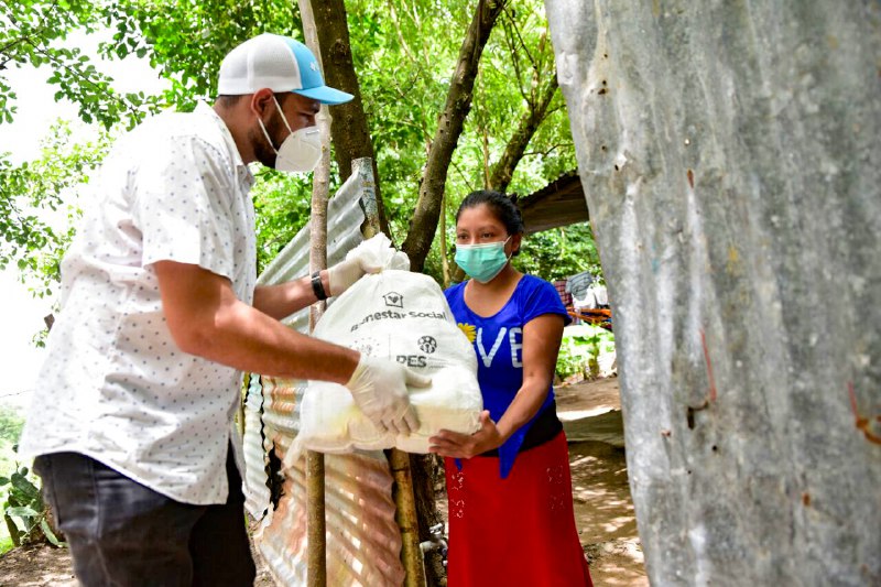 comunidades-de-tonacatepeque-reciben-con-gratitud-los-paquetes-alimentarios-del-gobierno
